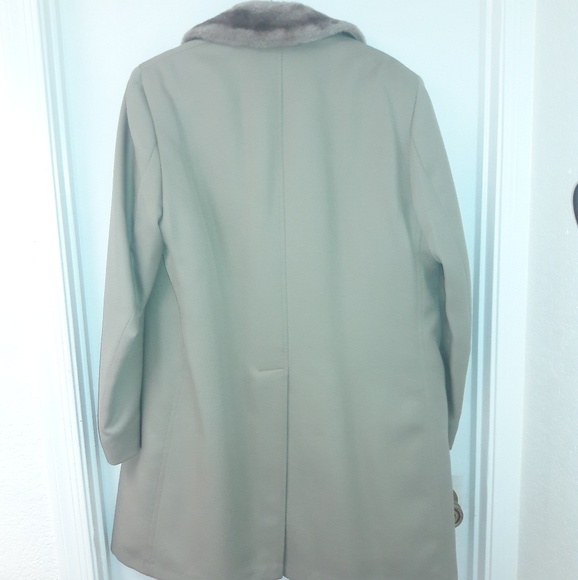 ❌SOLD❌London Fog Fur Trench Coat - Picture 5 of 5